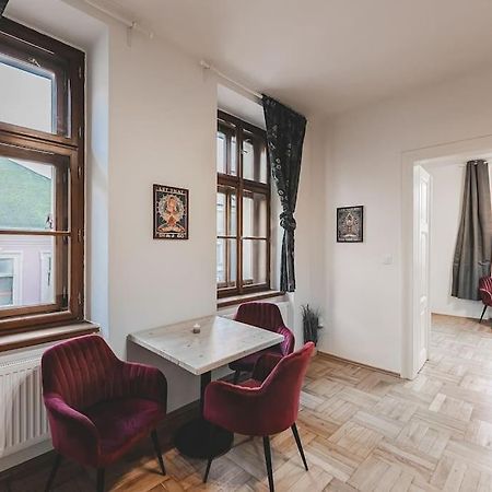 Carolina'S Yoga Apartment Градец-Кралове Экстерьер фото